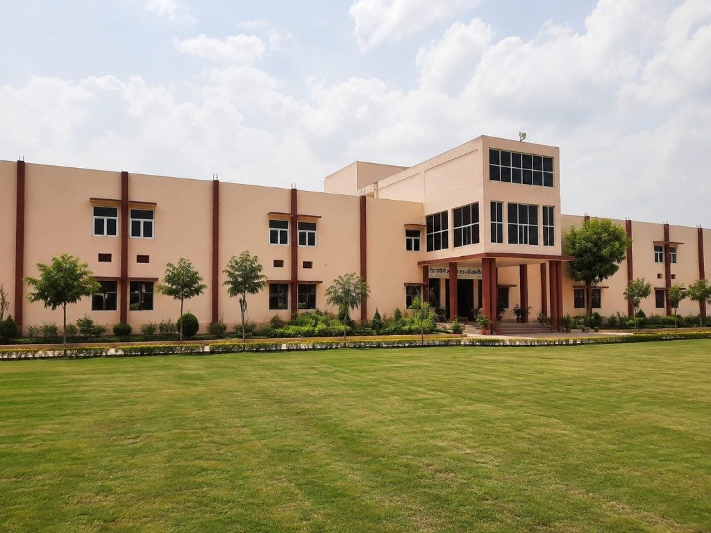 Main Academic Building Lawn